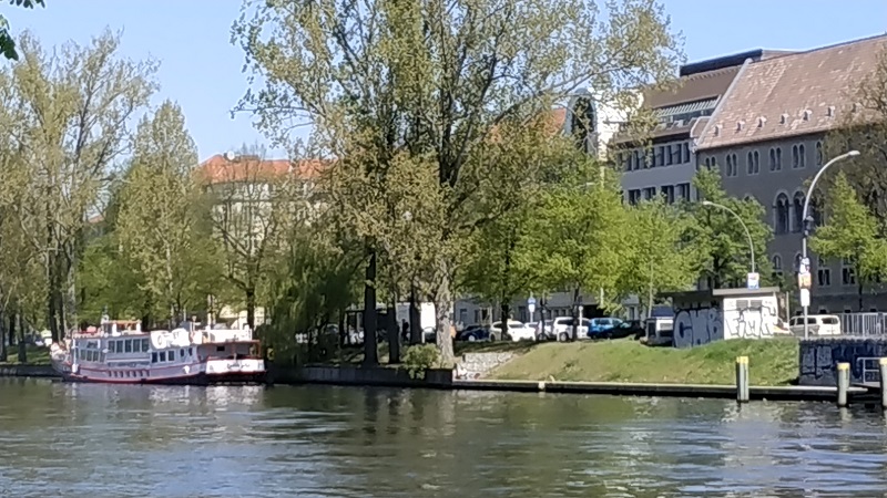 Берлин. Река, прогулочный пароход